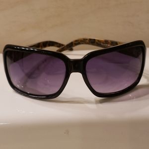 COPY - GUESS Black Sunglasses w/Leopard
